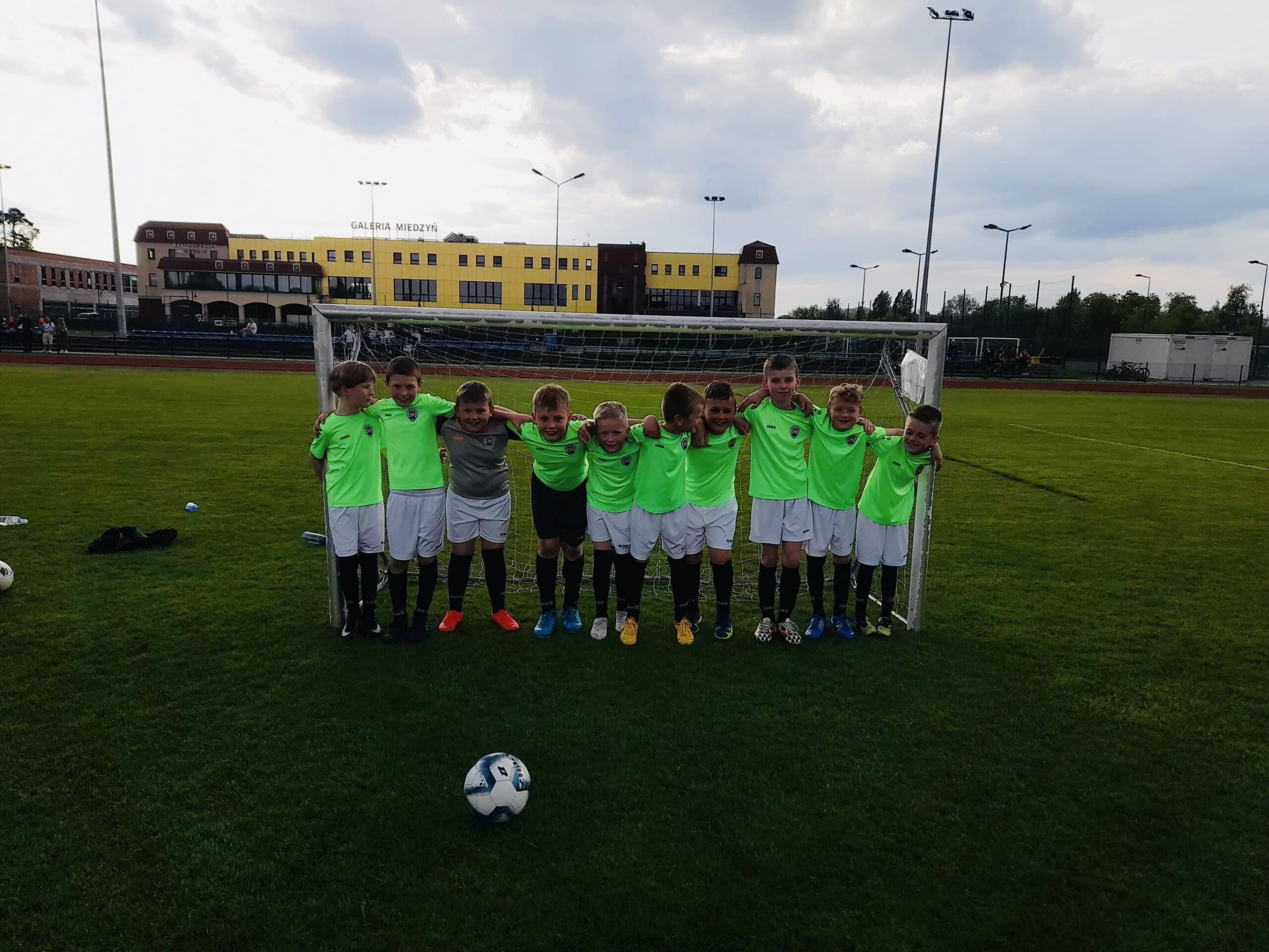Read more about the article Raport młodzieżowy: 18 bramek w trzech meczach, Żacy wygrywają kolejny turniej