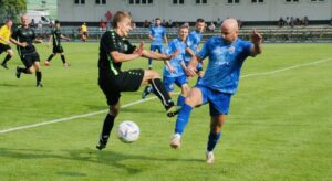 Read more about the article W sobotę ligowe granie w Białych Błotach